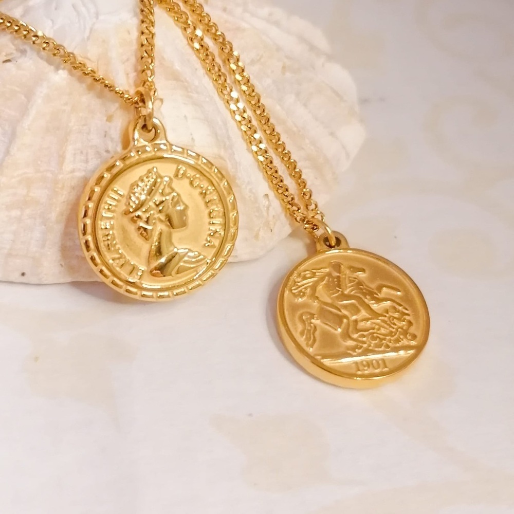 18ct gold plated pendant